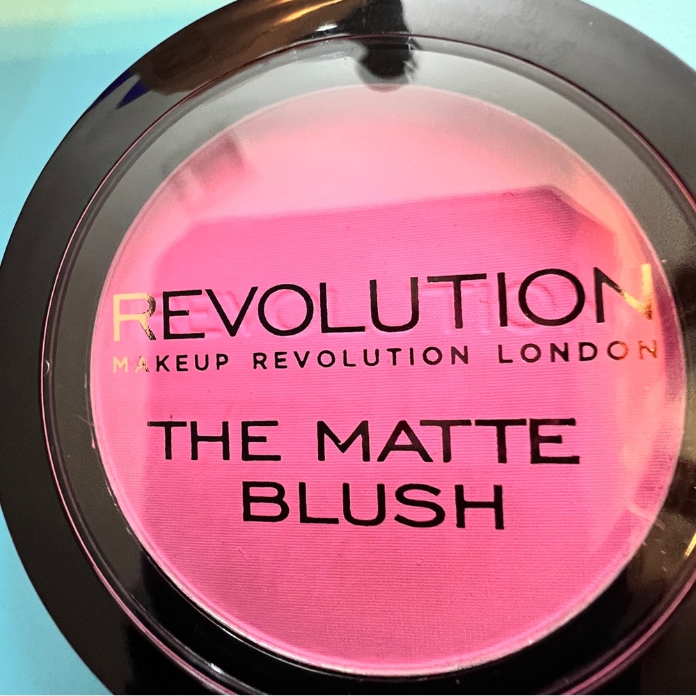 Makeup Revolution Matte Blush “Divine”